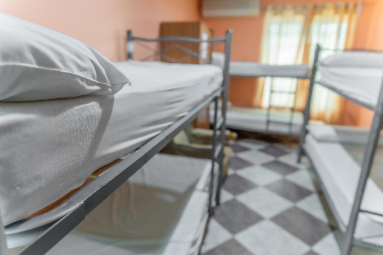 Albergue Rojo Plata Torremegía Kültér fotó